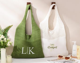 Sac de plage personnalisé au crochet brodé, sac fourre-tout de plage personnalisé, cadeau EVJF, cadeau de demoiselle d'honneur, cadeau de voyage pour fille, sac de plage tricoté