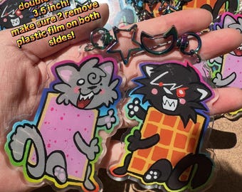 Può includere: Portachiavi in acrilico a doppia faccia con personaggi di gatti dei cartoni animati che tengono in mano cibo. I portachiavi misurano 8,89 cm e hanno una pellicola protettiva in plastica. Il testo sull'immagine dice "double sided! 3.5 inch! make sure 2 remove plastic film on both sides!"