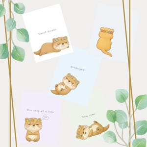 以下が含まれることがあります： 花冠をつけた可愛いカワウソのイラストが描かれた5枚のカード。各カードには「Sweet dreams」、「goodnight」、「One step at a time」、「Slow down」という異なるメッセージが書かれています。カワウソは様々なポーズで描かれています。