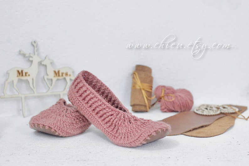 PDF Dusty Pink SLIPPERS Pattern, Leather pads crochet shoes pattern image 2