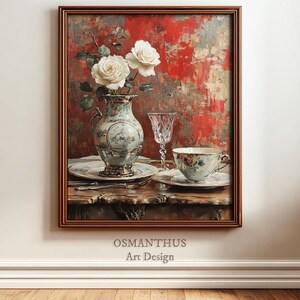 Puede incluir: Pintura enmarcada de naturaleza muerta con un jarrón de rosas blancas, una taza de té, un platillo, una copa de vino y un plato decorativo. El fondo es rojo y gris texturizado. El marco es marrón. El texto "OSMANTHUS Art Design" está en la parte inferior.