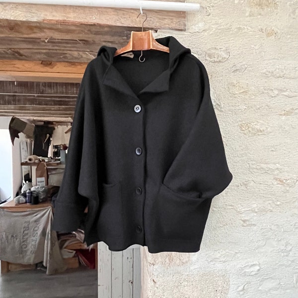 Manteau en laine bouillie avec capuche et poches