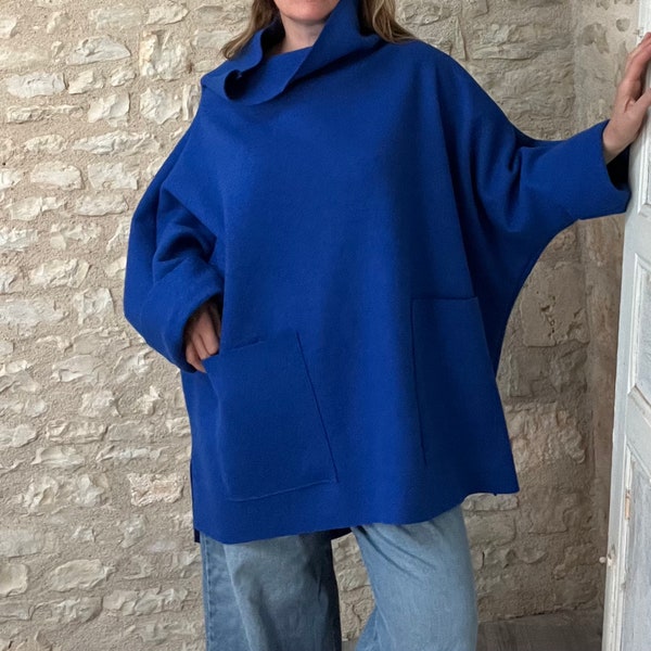 Pull poncho oversize à col roulé large en laine bouillie