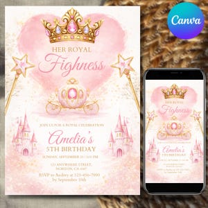 Könnte beinhalten: Rosa Prinzessinnen-Geburtstagseinladung mit goldener Krone, Kutsche und Zauberstäben. Die Einladung enthält den Text "Her Royal Highness" und "Amelia's 5th Birthday". Ein Smartphone zeigt das gleiche Design.