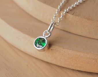 MAY Birthstone Silver Necklace - Emerald Green Silver Solitaire pendant