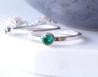 EMERALD CZ Modern Style Solitaire Ring - Sterling Silver Minimalist Cubic Zirconia Ring with May Birthstone