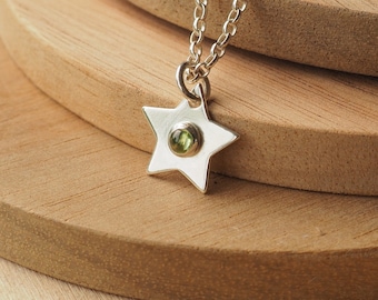 Peridot Silver Star Necklace. August Birthstone Pendant Necklace in Sterling Silver. Perfect gift for August birthday