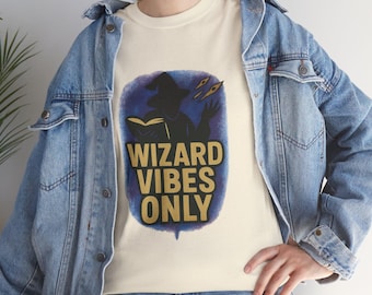 Tröja med trollkarlsvibbar, tröja med magisk missilmaos, tröja med grafisk design från Arcane Streetwear för RPG-forskare