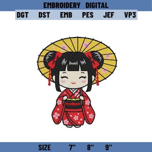 以下が含まれることがあります： 赤い着物と花のアクセントを着た漫画の芸者ガールのデジタル刺繍デザイン。パラソルを持っています。パラソルは黄色で、ピンクの花柄です。デザインは17.78cm、20.32cm、22.86cmのサイズで利用できます。