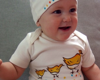 Ducks Organic Cotton baby bodysuits and matching hat sets /baby shower gift, boston ducklings on the commons