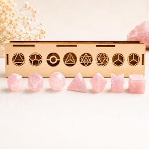 Conjunto de geometría sagrada de cuarzo rosa con caja de madera, cristales curativos para el amor.