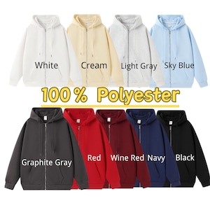 Puede incluir: Una colección de sudaderas con capucha y cremallera en varios colores, incluyendo blanco, crema, gris claro y azul cielo. Las sudaderas son 100% poliéster y también están disponibles en gris grafito, rojo, rojo vino, azul marino y negro. Cada sudadera tiene capucha y cremallera.