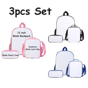 Puede incluir: Un conjunto de tres bolsas en blanco: una mochila de 30 cm, una bolsa de almuerzo aislada y un estuche. La mochila y la bolsa de almuerzo son blancas con detalles de color. El estuche es rectangular. El texto "3pcs Set" está en la parte superior.
