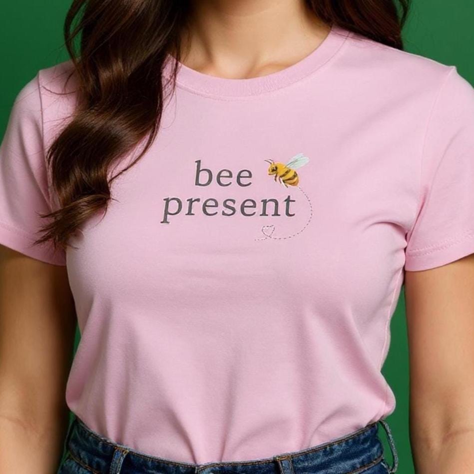 Camiseta unissex pesada – Design de abelha – "Bee Present" – Camiseta de algodão