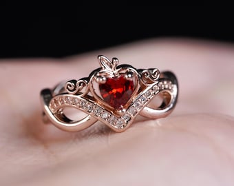 Anillo de Caleb Apple "Love and Deepspace" - Manzana de oro rosa - Anillo con gema en forma de manzana, joyería de fandom para gamers y coleccionistas románticos