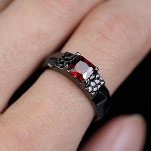 Love and Deepspace Sylus Adjustable Ring - Black Titanium Steel Red Ruby Gem Open Band for Fandom Wear