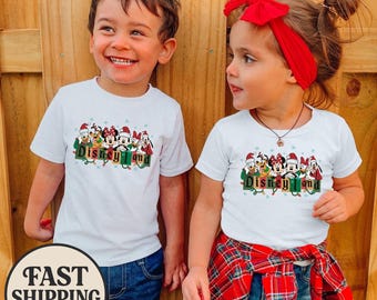 Camiseta navideña de Mickey y sus amigos, camiseta navideña familiar para Disneyland, camiseta familiar de Mickey a juego, camiseta de regalo para las vacaciones de invierno de Disney