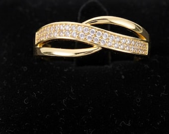 Infinity Wave Moissanite Ring in Gold, Pavé Set Elegant Band, Modern Promise Ring, Luxury Minimal Ring for Her