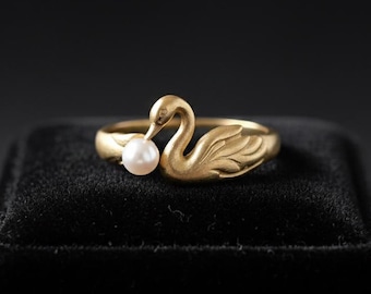Gold Swan Pearl Ring, Swan Shape Ring with Pearl, Symbolic Love Ring, Elegant Animal Jewelry, Romantic Gift for Her