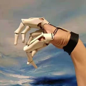 Forum Novelties Fake Hand Mechanical Middle Finger