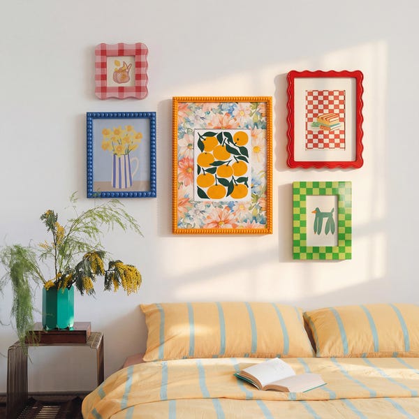 Marcos de fotos eclécticos para pared / Marcos de galería con cuadros vibrantes y festoneados / Decoración de pared con estilo retro para mesita de noche