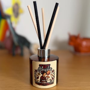 Difusor de varillas Geisha en botella ámbar - Bergamota - Haba tonka - Ámbar - 100 g - Arte del tatuaje tradicional