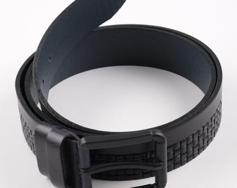 Handgemaakte zwarte lederen riem met geweven textuur voor heren van Deary Leather