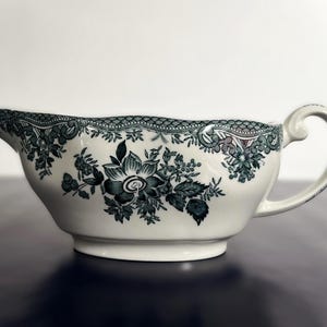 Enoch Wedgwood Asiatic Pheasants Petrol Sauce Jug