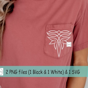 Könnte beinhalten: Ein rotes T-Shirt mit einer weißen Tasche, die mit einem weißen geometrischen Muster verziert ist. Der Text "Simply" befindet sich auf der Tasche und am unteren Rand des Bildes.