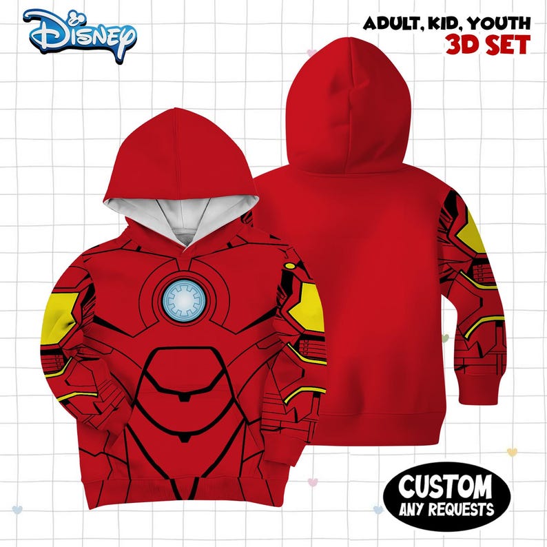Może przedstawiać: Czerwona bluza z kapturem z grafiką zbroi Iron Mana, ż&oacute;łtymi akcentami i centralnym niebieskim wzorem reaktora łukowego. Tekst głosi Disney, Adult, Kid, Youth 3D Set oraz Custom Any Requests. Bluza posiada długie rękawy oraz kaptur.