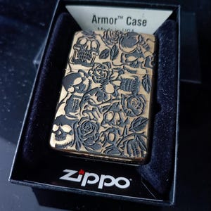 Zippo lighter with individual engraving skulls and roses