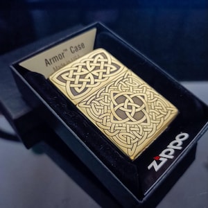 Accendino Zippo con incisione personalizzata di un ornamento celtico
