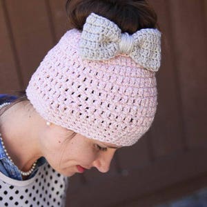 Messy Bun Crochet Hat Pattern, Ponytail Hat Crochet Pattern, Crochet Beanie Pattern, Crochet Hat Pattern