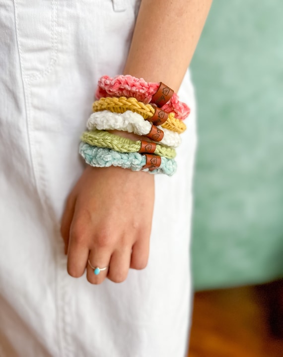 Crochet Scrunchie Pattern, Velvet Scrunchie, Easy, Beginner-Friendly, Hair Crochet Pattern, Crochet a Scrunchie - Daisy Cottage Designs