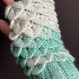 Dragon Scale Fingerless Gloves Volume 2 Greens