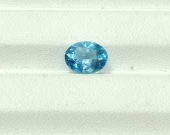 Oval Cut Blue Topaz Gemstone: 1.85 Carat, 7x9x4 mm For Jewelry Making