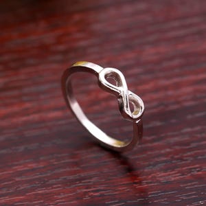 Silver Infinity Ring – Elegant Infinity Symbol Jewelry for Daily Wear