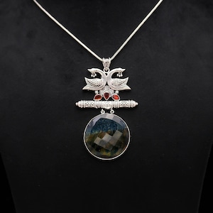Halsband med svanhänge i 925 sterlingsilver och labradorit – Unika etniska smycken