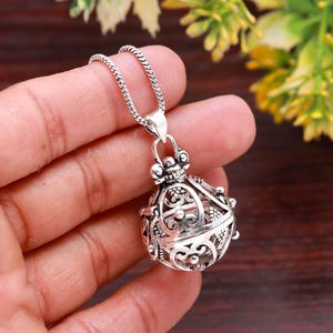 Colgante Bola de Armonía de Plata de Ley 925: Collar con Medallón de Jaula de Esfera Hueca Geométrica