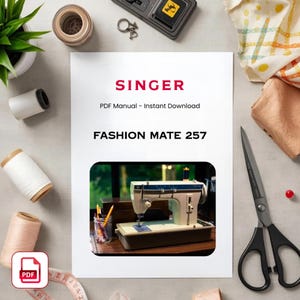 Könnte beinhalten: Ein weißes Dokument mit dem Titel SINGER Fashion Mate 257 PDF Manual und einem zentralen Bild einer beigen Nähmaschine. Das Dokument enthält schwarzen Text und ein rotes Logo. Garnrollen, eine Schere und ein Maßband liegen um das Dokument herum.