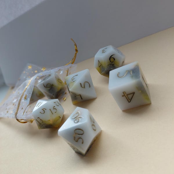 Sharp Edge Resin Dice Set (7 stycken) - Zeus (Grekisk gudsamling)
