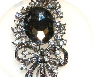 exclusive brooch from the 50s with smoked glass stone and macasites as well as a beautiful bow,