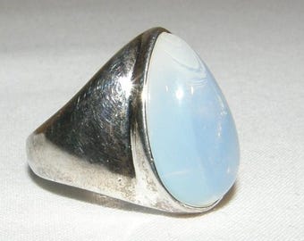 Sturdy vintage silver ring with a pear-shaped opal cabochon, 925 sterling silver, 1970s/80s, ring size 61/19.5 mm