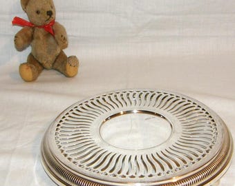Vintage silver-plated serving platter with openwork rim, polished condition, French hallmarks, circa 1950