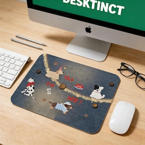 Tapete de rato em estilo scrapbook jeans com cachorrinho, tapete de mesa fofo com patchwork de filhote, presente artesanal kawaii para amantes de animais de estimação, decoração de mesa com estética vintage e botões desfiados.