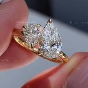 4 TCW ペアー＆ペアー モアッサナイト ツーストーンリング | Toi et Moi リング 14K イエローゴールド | 女性のためのユニークな婚約または結婚ジュエリー