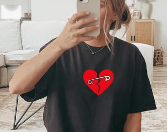 Sad Girls Club T-Shirt – Comfort Colors Broken Heart Emo Tee, Y2K Streetwear Graphic Top, Grunge Indie Aesthetic Shirt for Women Men