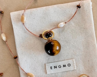 Collana con bottiglia di profumo in occhio di tigre, ciondolo con fiala di olio essenziale ricaricabile, collana di cristallo, cordino cerato, gioielli boho, regalo per lei, messa a terra