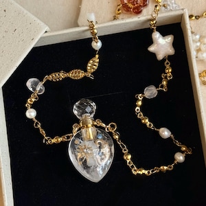 Handgeschilderde bergkristal parfumflesje ketting kristallen hanger voor etherische olie geurflacon hemels motief Uniek cadeau voor haar dagelijks