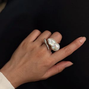 Minimalist Statement freshwater baroque pearl open ring, Adjustable ring in silver with sleek open band, Unique gift for her, Gift for Mom,